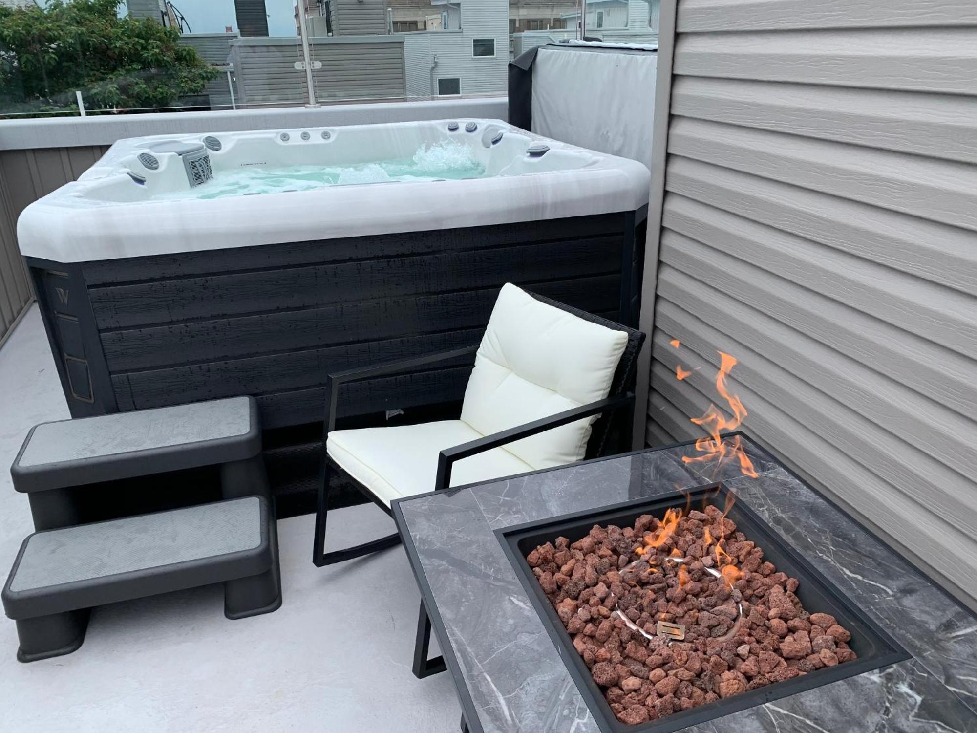 Hot Tub Four Seasons